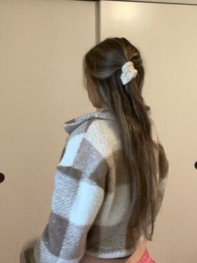 Cozy Plaid Cropped Fleece Jacket in Cream and Taupe-semi crop top